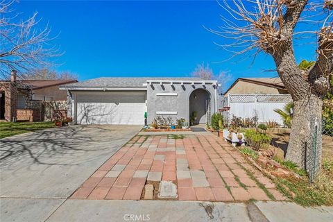 Photo of 3111 E Avenue Q-13, Palmdale, CA 93550 (MLS # SR26101726)