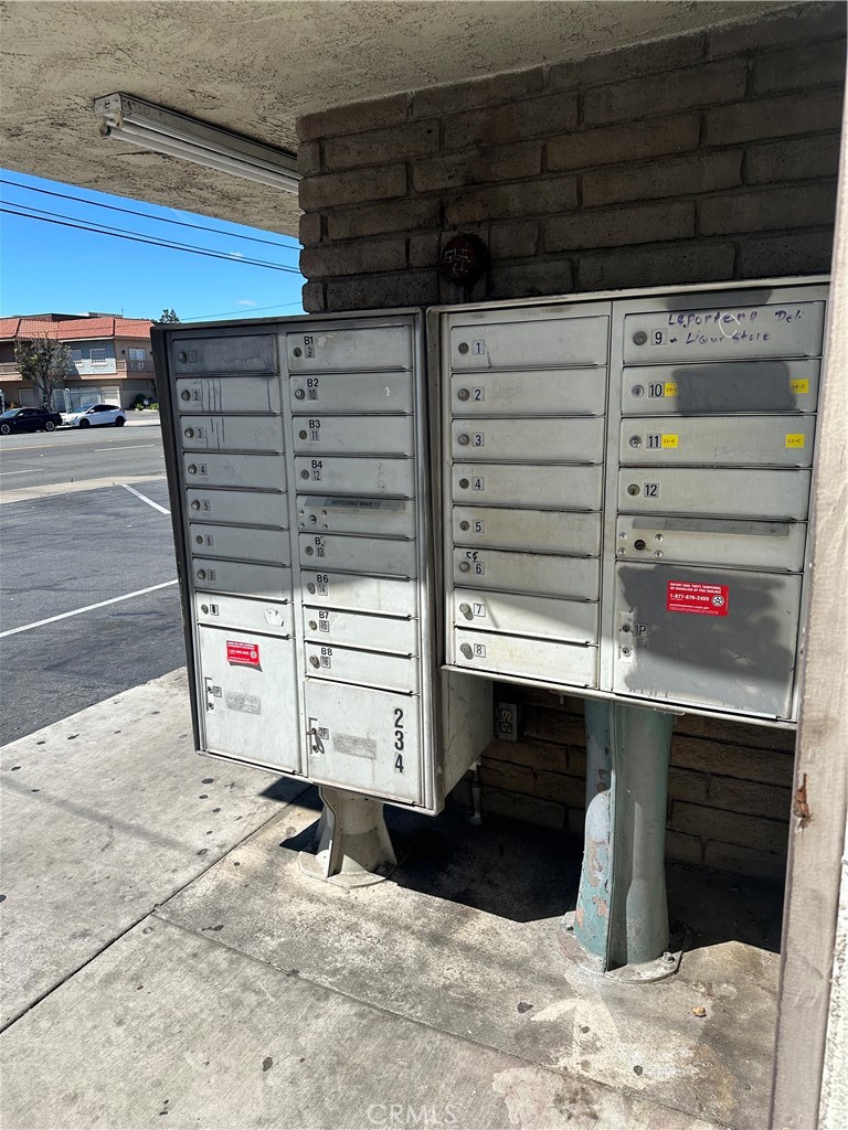 151 N Tustin