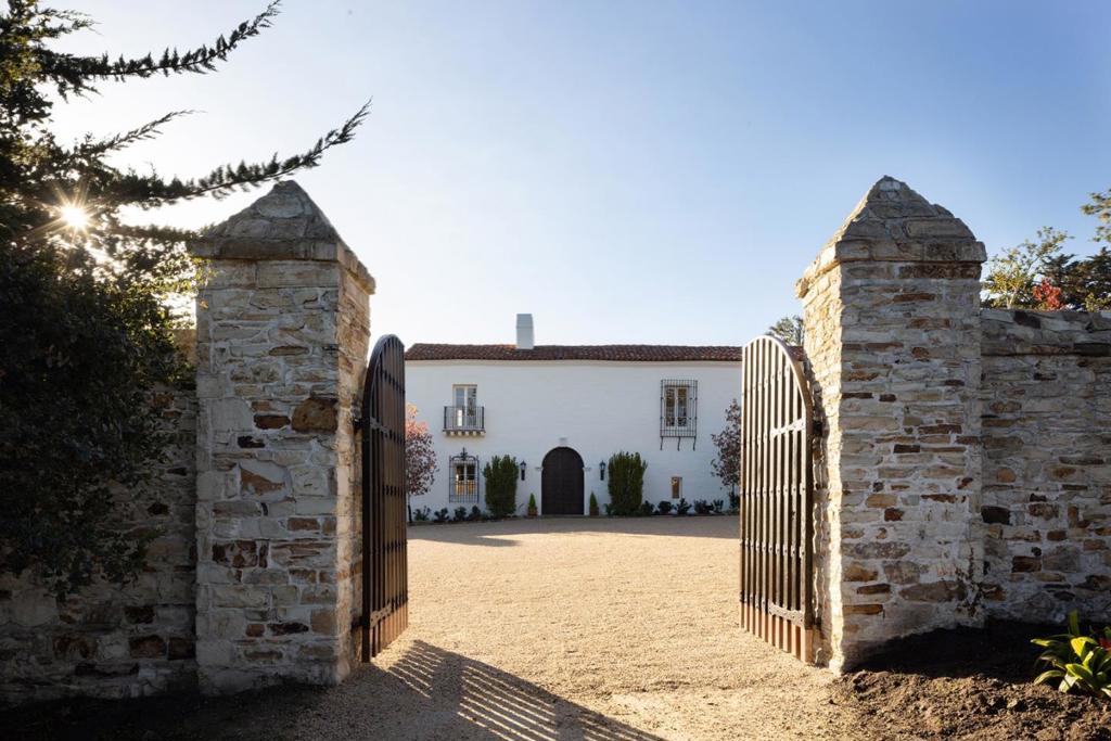 1451 Ondulado Road