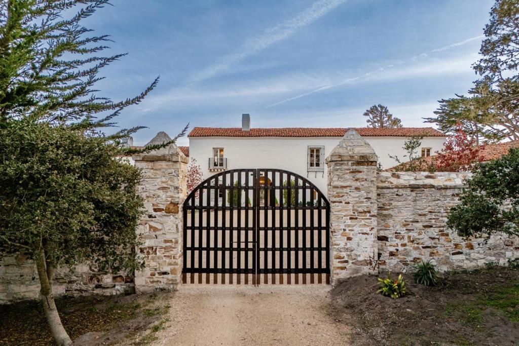 1451 Ondulado Road