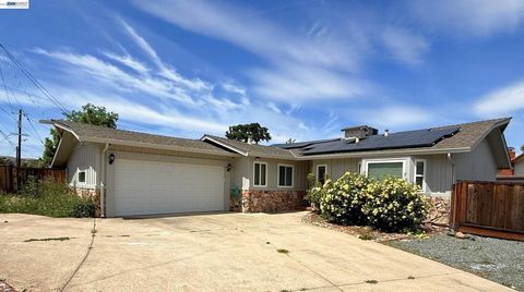 Photo of 3912 San Juan Dr Dr, Pittsburg, CA 94565 (MLS # 41131295)