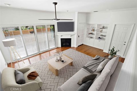 18409 Collins Street D Tarzana CA 91356