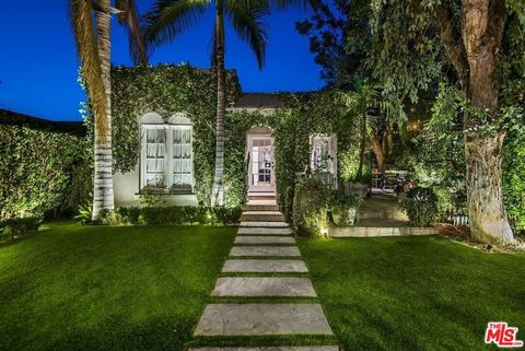 Photo of 859 N Spaulding Avenue, Los Angeles, CA 90046 (MLS # 26667693)