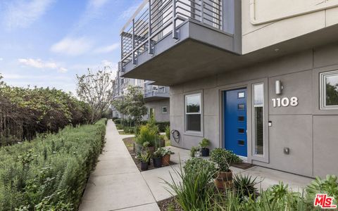 Photo of 2753 Waverly Drive #1108, Los Angeles, CA 90039 (MLS # 26640765)