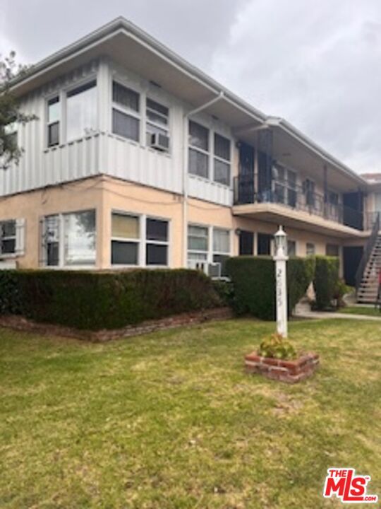 For Rent: 2635 W Imperial Hwy, Unit 5, Inglewood, CA 90303Welcome to this charming upstairs 1-bedroom, 1-bathroom unit located in a well-maintained building in Inglewood. The unit features comfortable living space with on-site laundry facilities and includes one dedicated parking space. Conveniently situated near the Crenshaw Shopping Center, Downtown Inglewood's Market Street, SoFi Stadium, Intuit Dome, and the Kia Forum, this location offers easy access to entertainment, dining, and major freeways. A perfect place to call home for anyone seeking comfort and convenience in the heart of Inglewood.