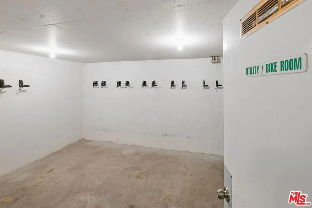 Santa Monica, California 90404, United States, 2 Bedrooms Bedrooms, ,2 BathroomsBathrooms,Residential,Active,156923