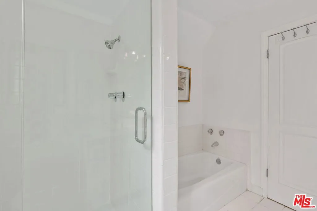 Santa Monica, California 90404, United States, 2 Bedrooms Bedrooms, ,2 BathroomsBathrooms,Residential,Active,156923