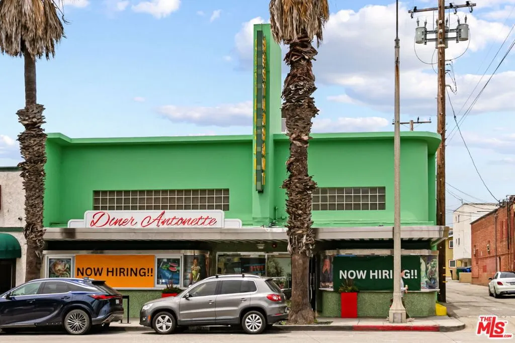 Santa Monica, California 90404, United States, 2 Bedrooms Bedrooms, ,2 BathroomsBathrooms,Residential,Active,156923