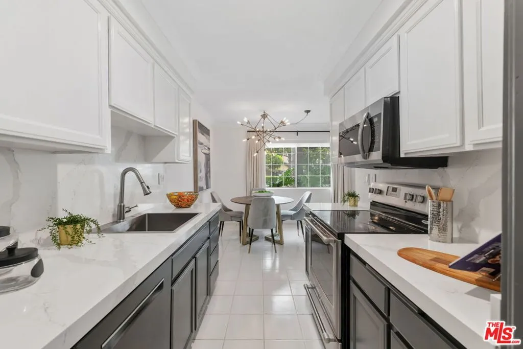 Santa Monica, California 90404, United States, 2 Bedrooms Bedrooms, ,2 BathroomsBathrooms,Residential,Active,156923