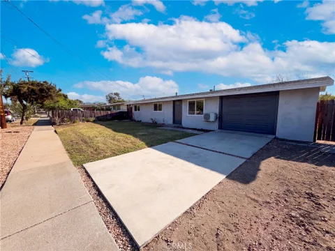 8869 Tangelo Ave, Fontana, CA 92335 - MLS#: IV26199721