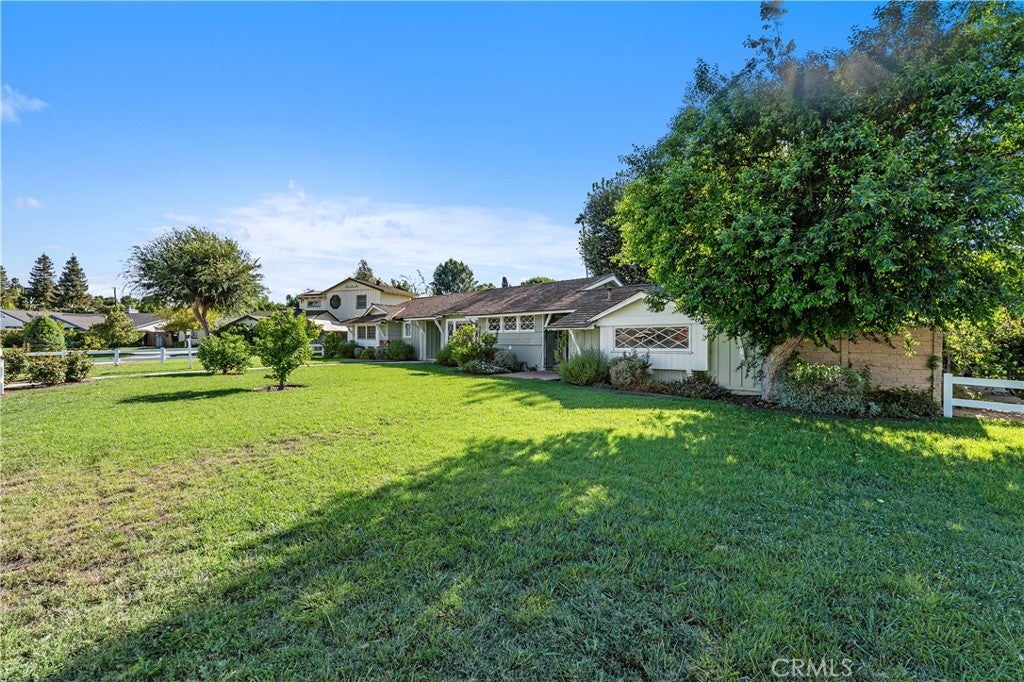Photo of 6257 Melba Avenue, Woodland Hills, CA 91367 (MLS # SR26185405)