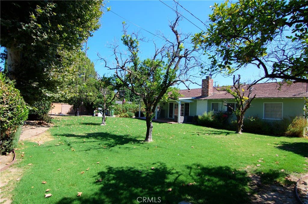 Photo of 6257 Melba Avenue, Woodland Hills, CA 91367 (MLS # SR26185405)