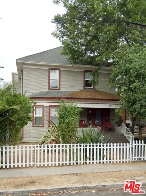 MLS: 26985281