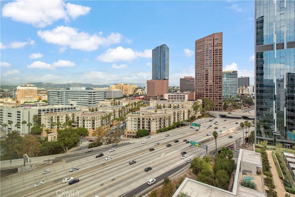 Photo of 889 Francisco St #1911, Los Angeles, CA 90017 (MLS # OC25240229)