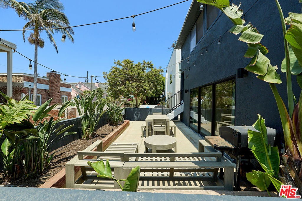 18 24th Avenue