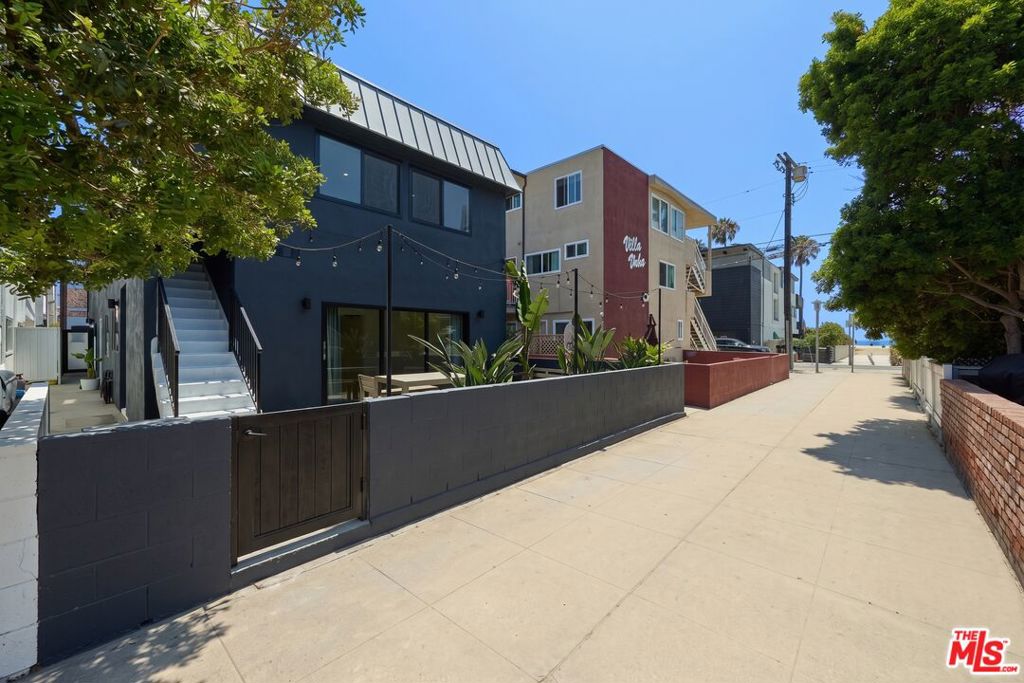 18 24th Avenue
