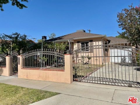 Photo of 5716 Lasaine Avenue, Encino, CA 91316 (MLS # 26837945)