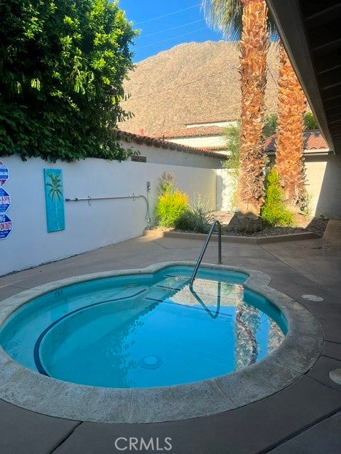 225 S Cahuilla
