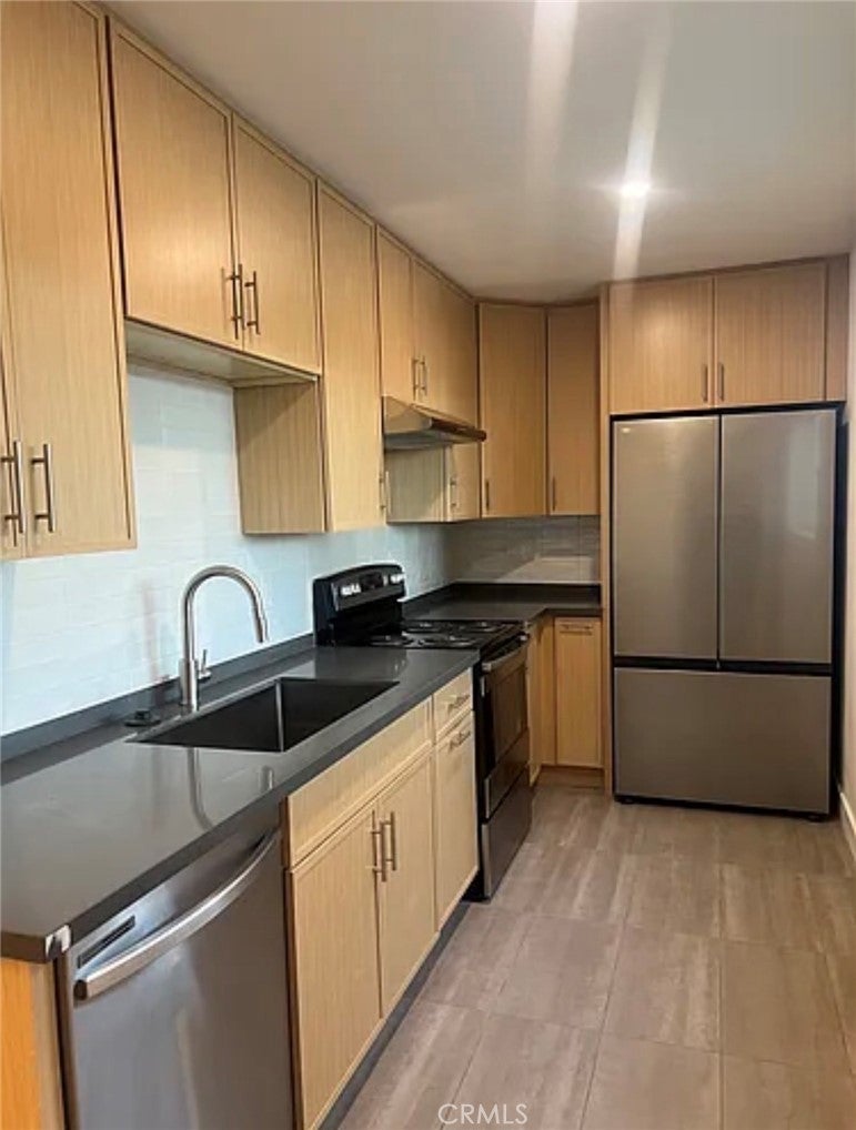 225 S Cahuilla