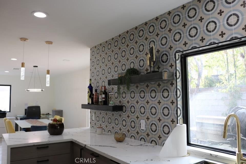 225 S Cahuilla