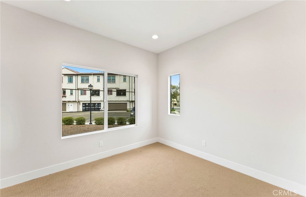 100 Pickwick Lane, Burbank CA 91506