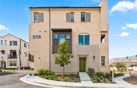 Photo of 100 Pickwick Lane, Burbank, CA 91506 (MLS # IV26201370)