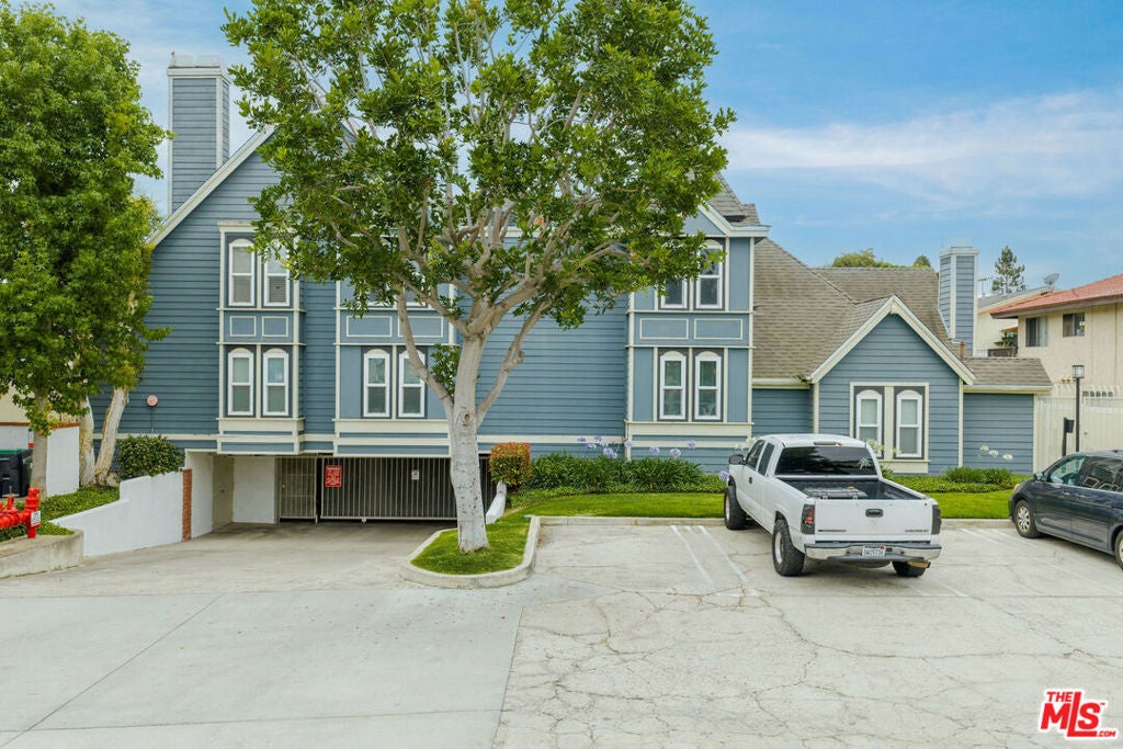 810 Baker Street 204