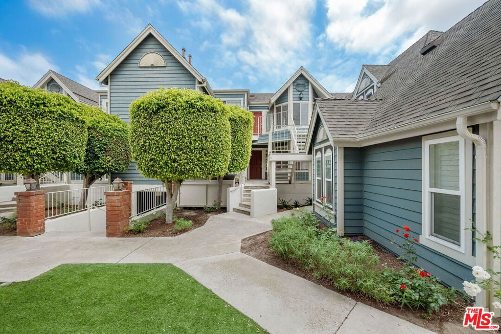 810 Baker Street
