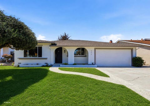 Photo of 292 Esteban Way, San Jose, CA 95119 (MLS # ML82051368)