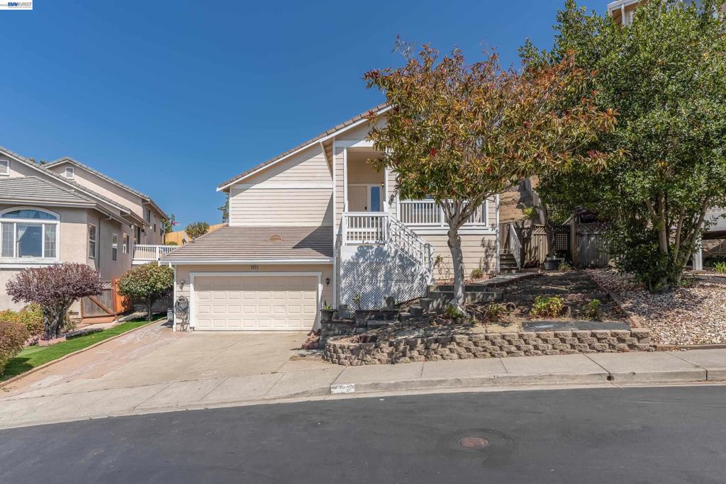 866 Bridgeway Cir