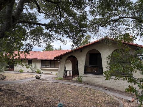 Photo of 11614 Dawson Drive, Los Altos Hills, CA 94024 (MLS # ML82045805)