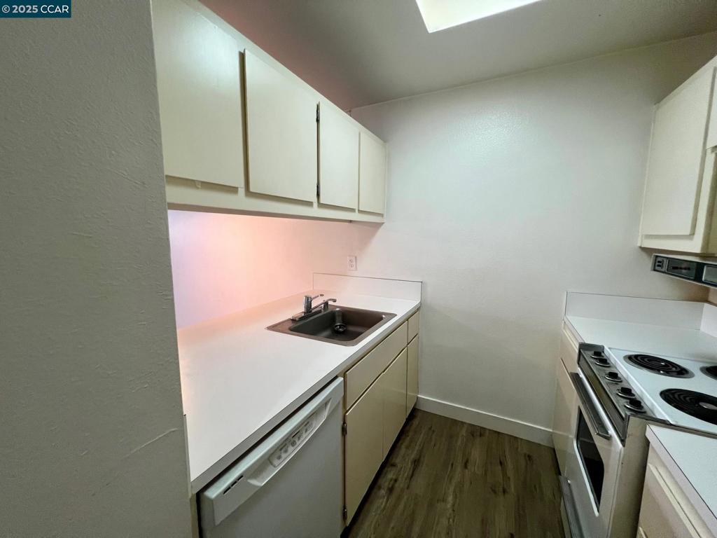 BROADWAY PLAZA - Residential