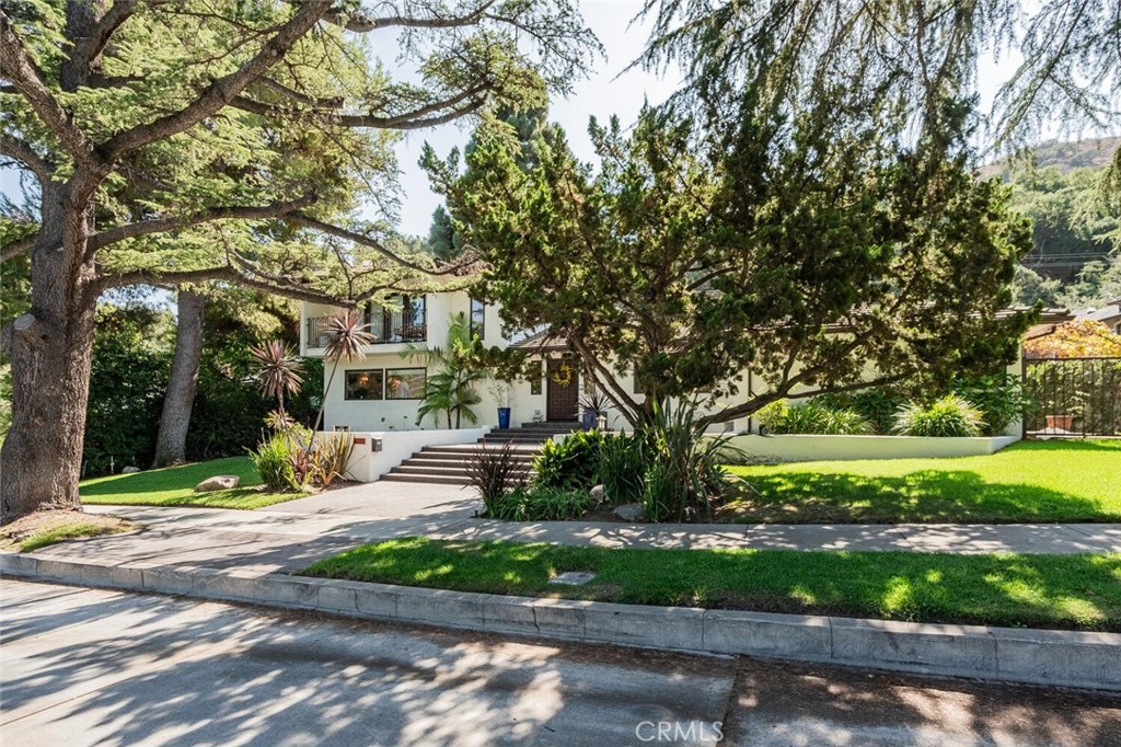3025 Country Club