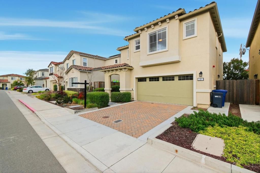 Photo of 121 Mountaintop Avenue, Hayward, CA 94544 (MLS # ML82034425)