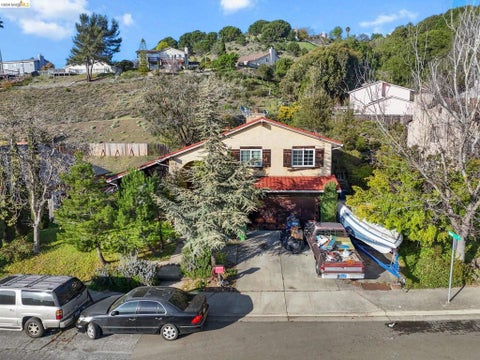 Photo of 28174 Dobbel Ave AVE, Hayward, CA 94542 (MLS # 41147564)