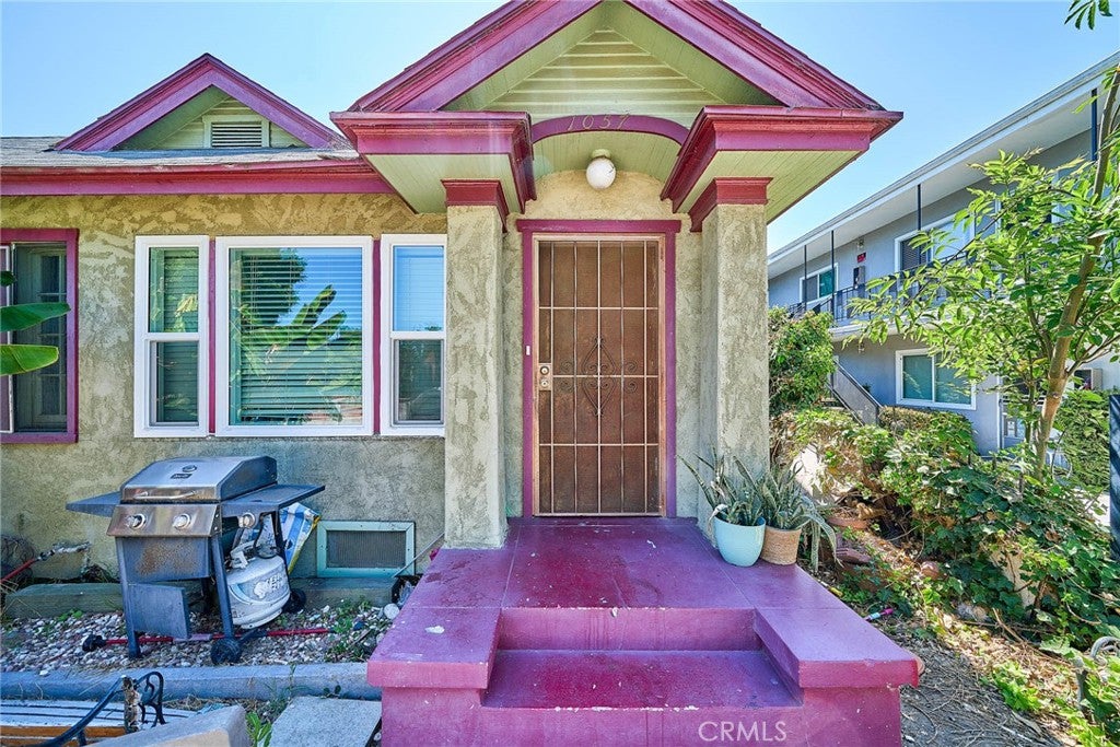 1055 -1059 Roswell