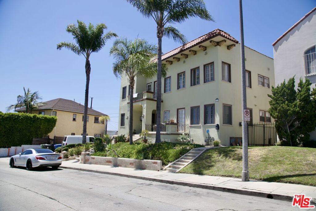 "Lucerne Tower " is a 5 unit Italianate architectural apartment building conveniently located in the tony "Mid City" Neighborhood. Site orientation faces southwest offering ocean views, located north of the 10 freeway and east of La Brea. The grandeur architecture can date back to the late 19th century in this case showcasing notable examples of ornamentation and original millwork. There are 4 one bedroom units and 1 Penthouse with 3 garages, a long driveway and a rooftop deck. The Penthouse delivered VACANT. Buyer can immediately realize a monthly rental of $3,500 with upside potential for that vacant unit. Within a burgeoning demographic, the building is centrally located in proximity to the metro line, trendy coffee shops, restaurants and world renowned museums in the greater Los Angeles environment.