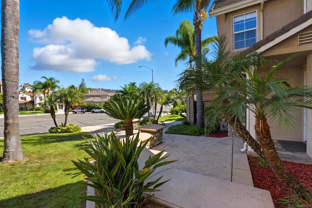 320 Crownview Ct