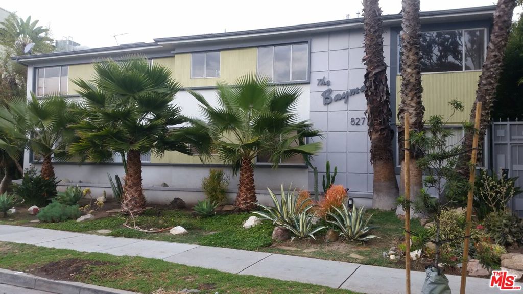WALKING DISTANCE TO THE BEACH Beautiful, large one bedroom one bathroom condominium for sale, front corner unit. Very bright, hardwood floors, new and great paint job, laundry room included in the building. Beautiful, bright courtyard in a quiet Santa Monica street with easy access to all. You don't want to miss this great unit. Pleae call me. FOR SHOWING PLEASE CALL ME OR TEXT ME. THANK YOU
