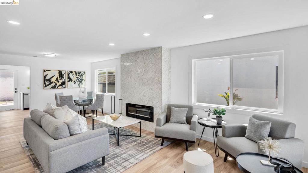 3672 Del Monte Way
