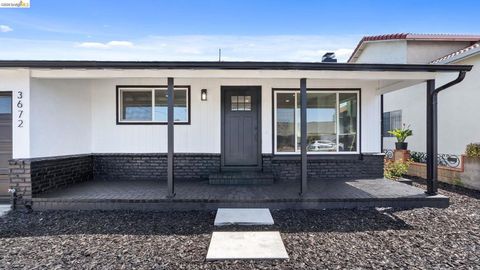 Photo of 3672 Del Monte Way Way, San Leandro, CA 94578 (MLS # 41132845)