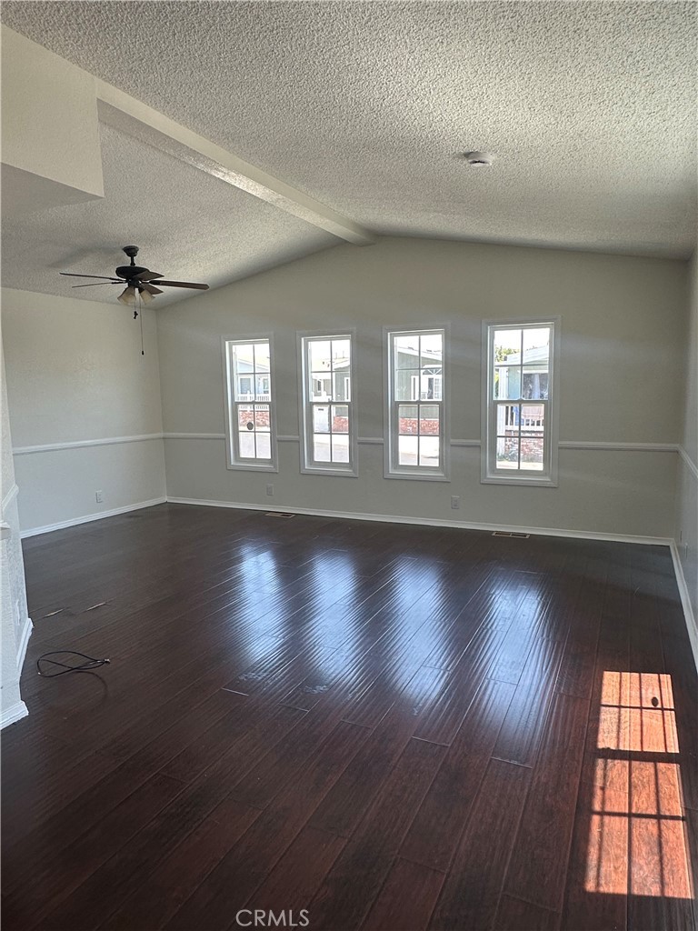 7142 Orangethorpe
