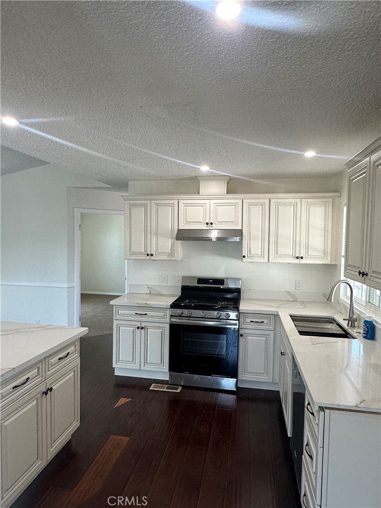 7142 Orangethorpe