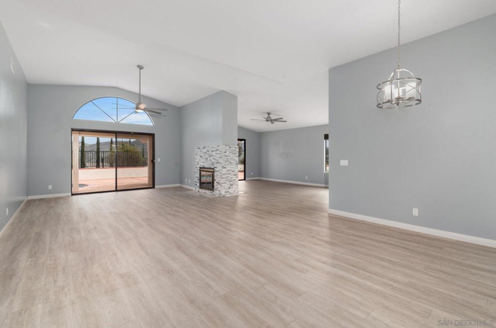 18192 Calle Estepona