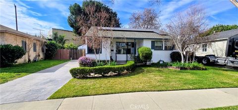 Photo of 10551 Karmont Ave, South Gate, CA 90280 (MLS # PW26029669)