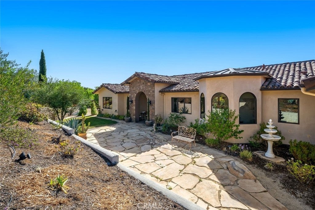 725 Calle San Luis Rey