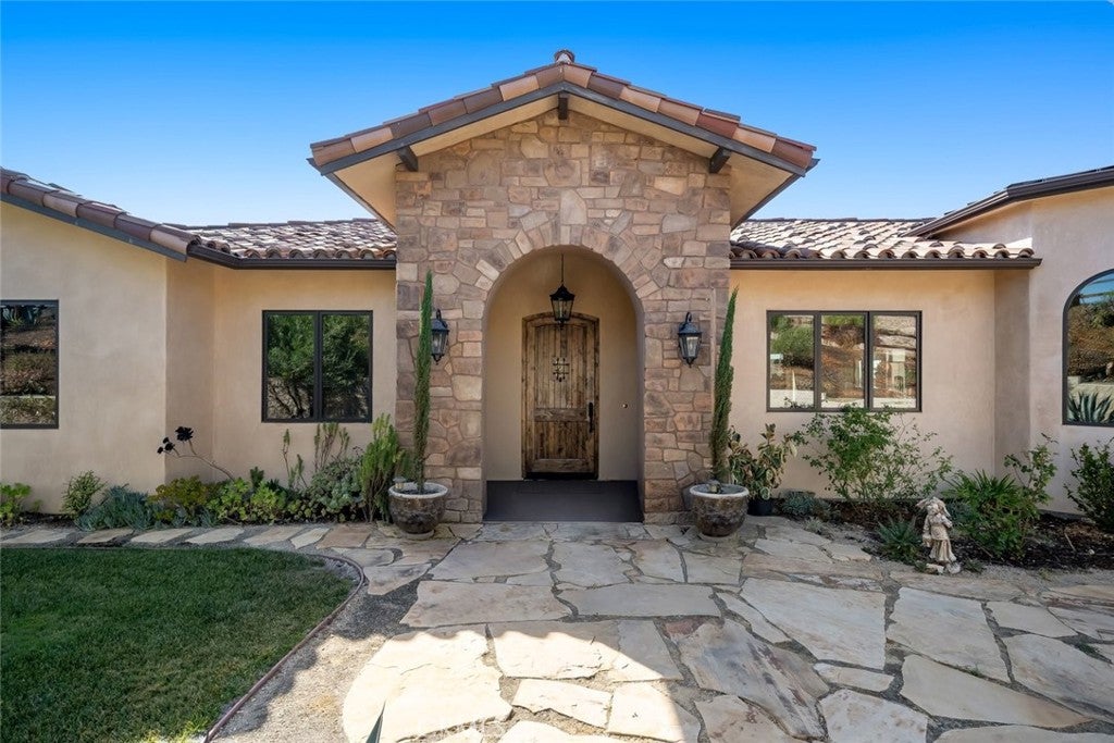 725 Calle San Luis Rey