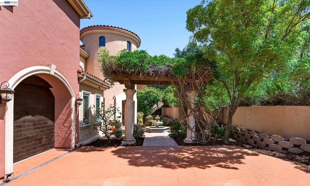 Photo of 2529 Biltmore Dr DR, Alamo, CA 94507 (MLS # 41137810)