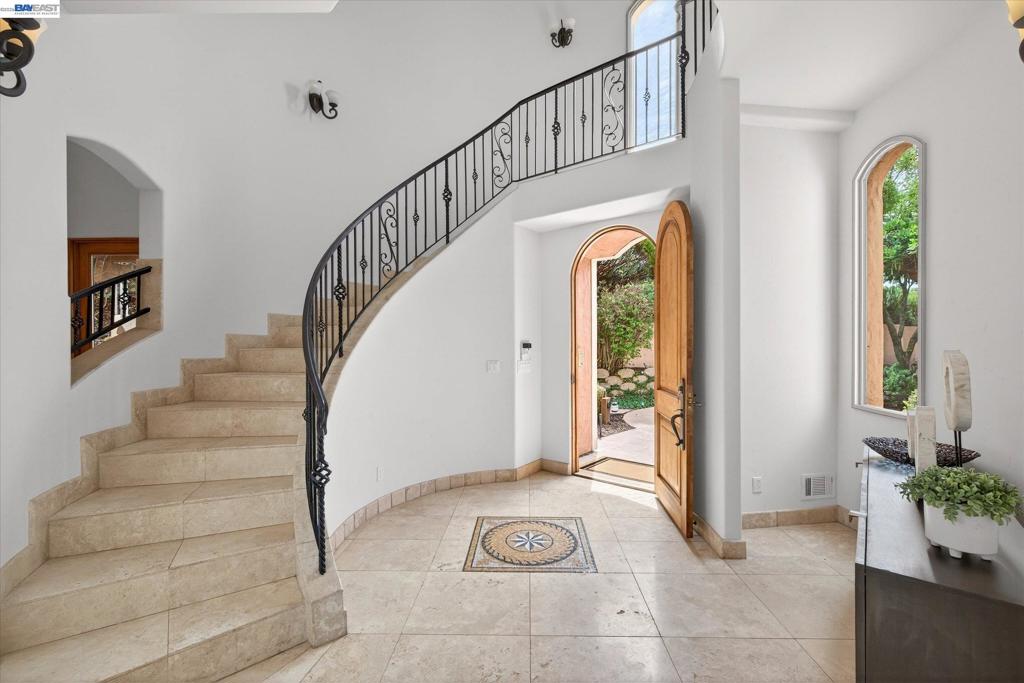 2529 Biltmore Dr