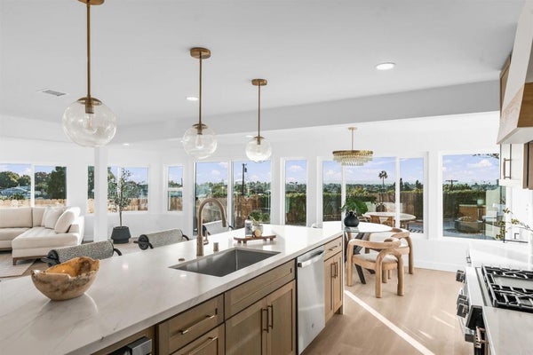 942 MONTEREY CT, CHULA VISTA, CA 91911 - Image f7d005153f65e53cf87bc8014b816caa/4294436037